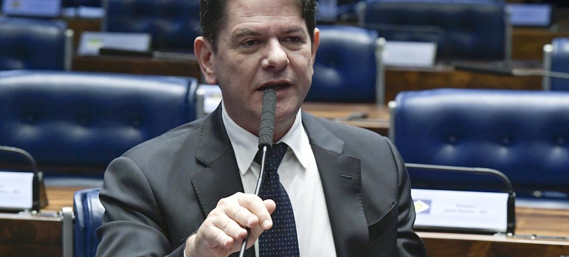 Cid Gomes quer cancelar decreto que eliminou descontos de energia e saneamento na zona rural