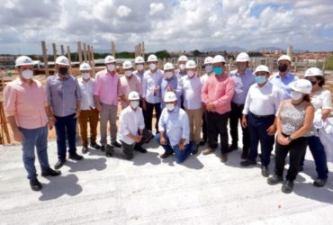 Cid Gomes destaca importância do Hospital Universitário do Ceará durante visita às obras