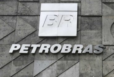 Cid Gomes critica política da Petrobras e vota a favor de projeto para estabilizar preços