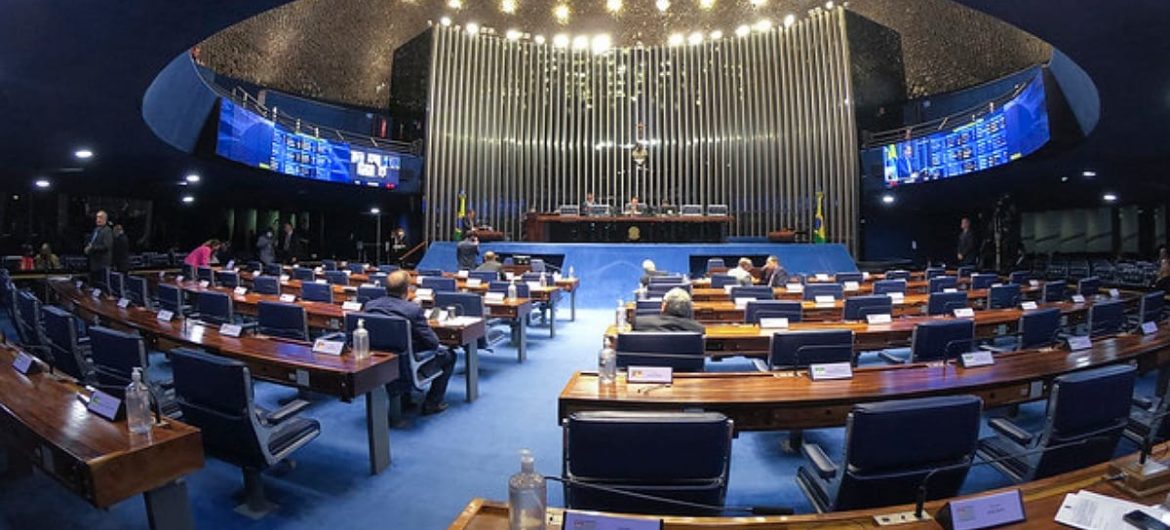 Cid participa da retomada dos trabalhos do Senado e vota contra MPs do governo