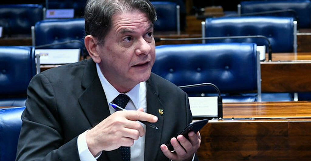 Cid Gomes apresenta projeto para reduzir endividamento dos brasileiros